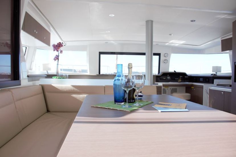 Bali Catamarans 4.3 Fasteam Two (WM - A/C - GENERATOR)