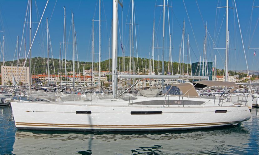 Jeanneau 53 Omega Kiss 
