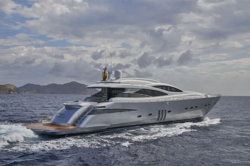 Pershing 90 DANZAS