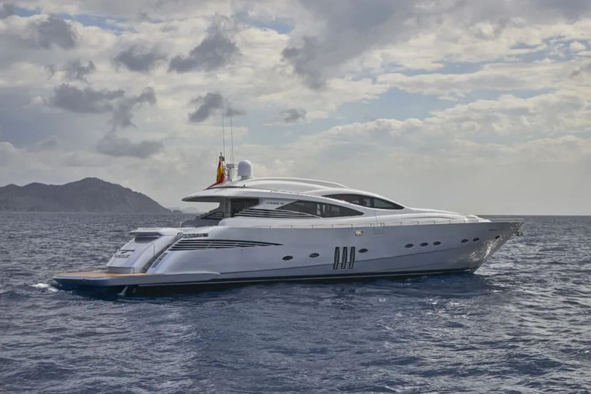 Pershing 90 DANZAS