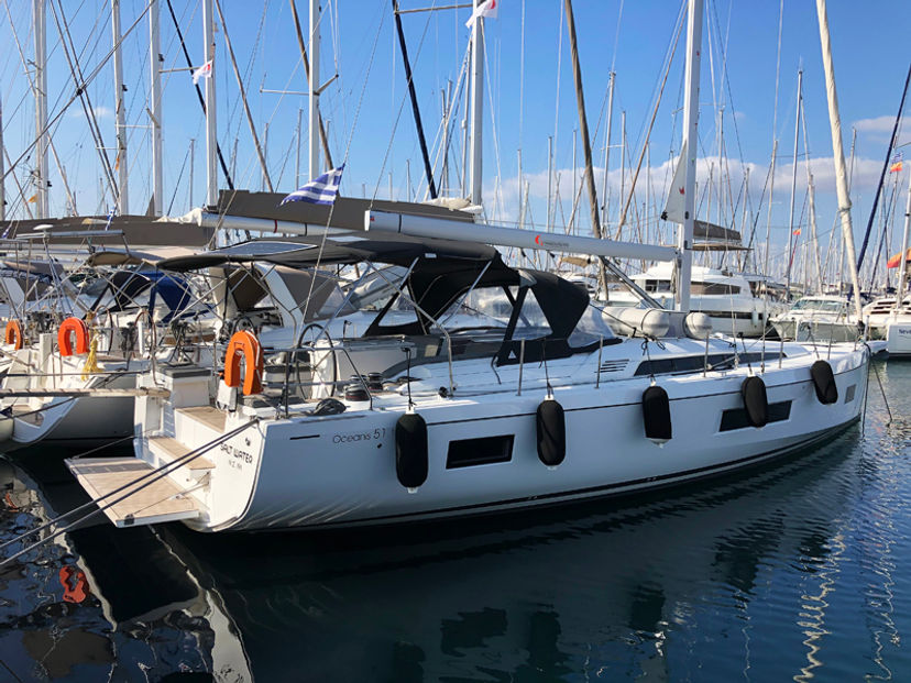 Beneteau OCEANIS 51.1 Salt Water (A/C - Generator - Inverter - 12 pax)