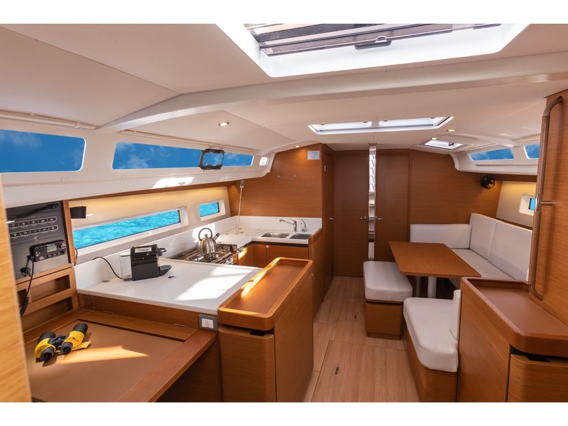 Jeanneau 40 Vittoria - Standard line