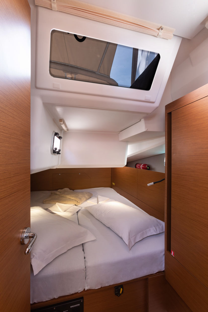 Jeanneau 40 Vittoria - Standard line