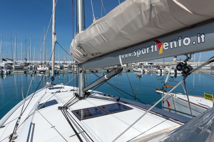 Jeanneau 40 Vittoria - Standard line