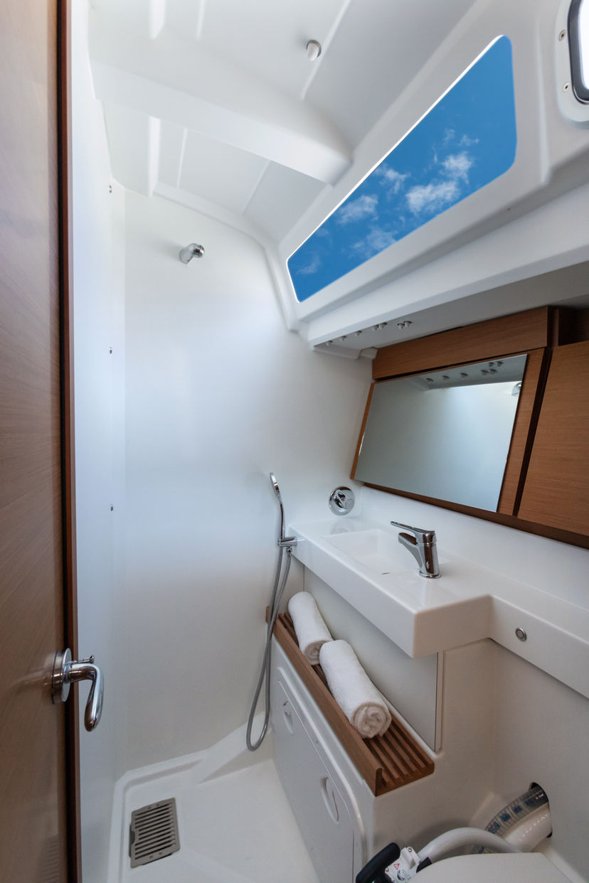 Jeanneau 40 Vittoria - Standard line