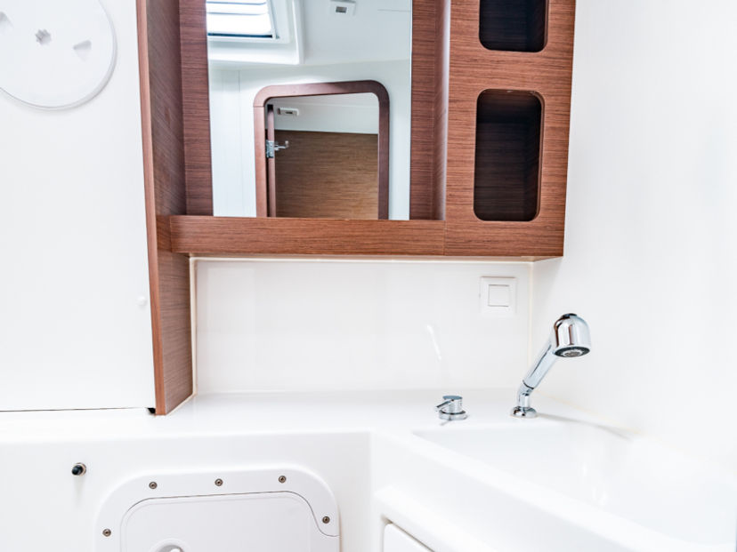 Lagoon 42 Beauty L A/C-GEN-WATER MAKER-SOLAR-ELEC.WC