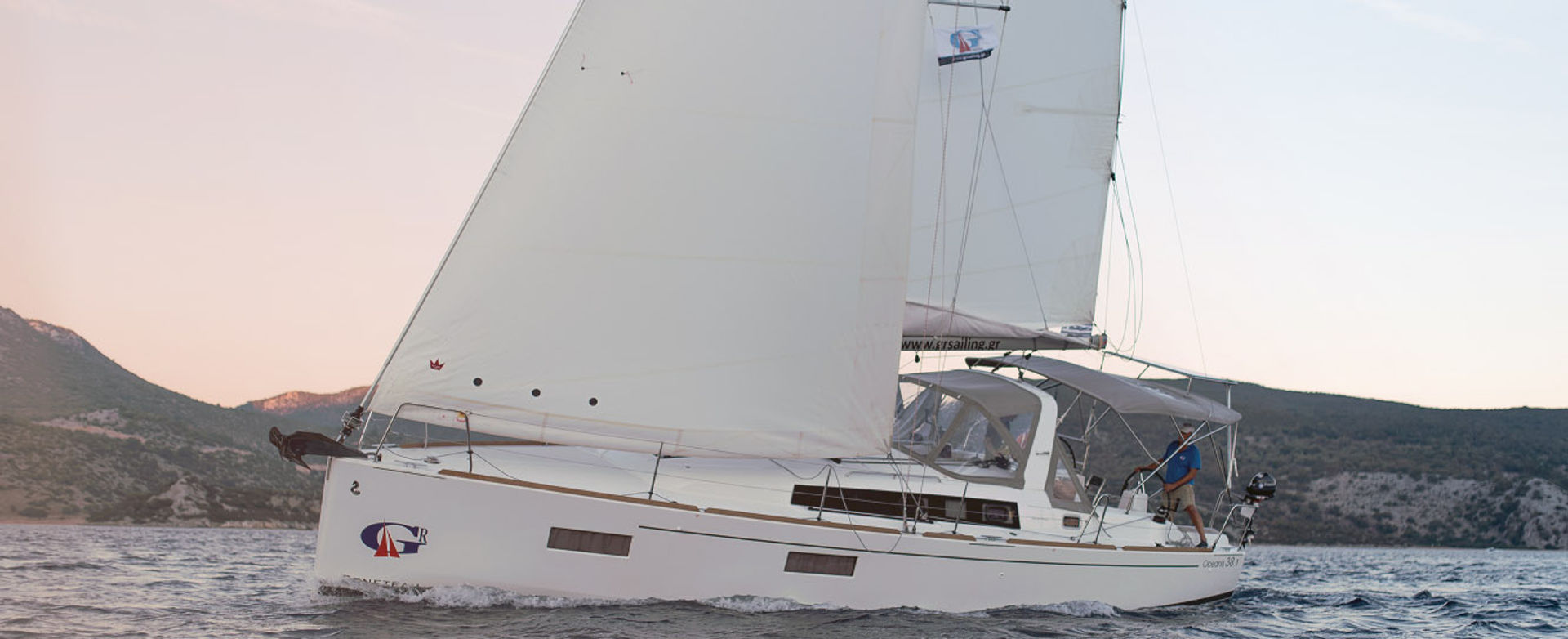 2751880667601492_Oceanis_38.1_gr_sailing.jpg