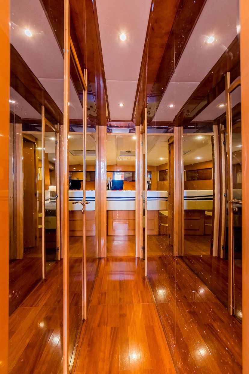 Ferretti Mochi Craft 18