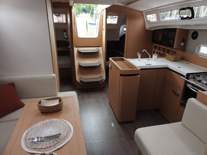 Jeanneau 410 Alma Libre VI