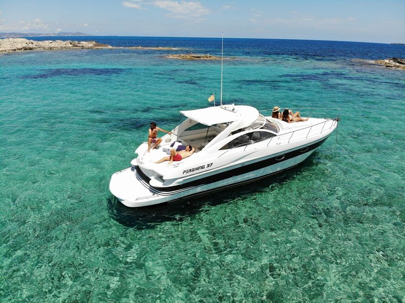 Pershing 37 Black Ball