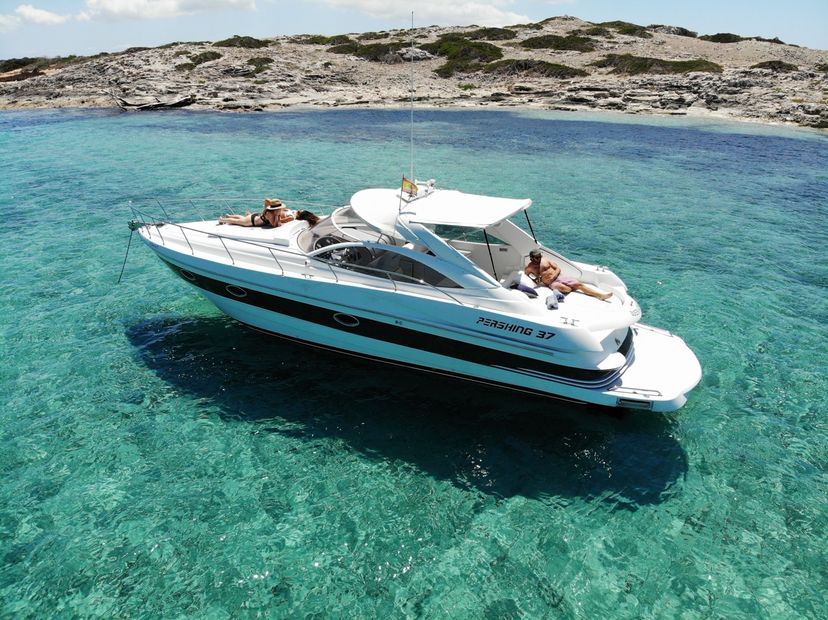Pershing 37 Black Ball
