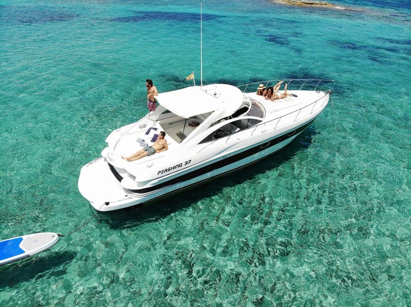 Pershing 37 Black Ball