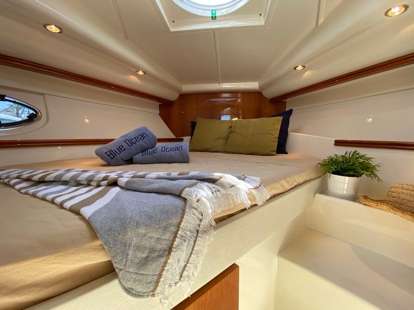 Pershing 37 Black Ball