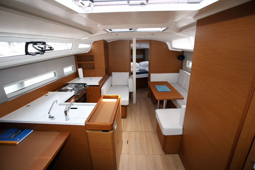 Jeanneau 410 Deba