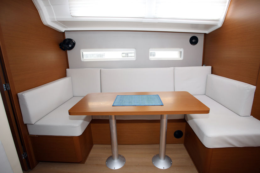 Jeanneau 410 Deba