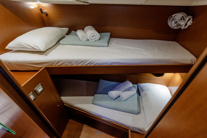 Beneteau OCEANIS 51.1 Viennastar | A/C, Gen, Water maker, 12 pax