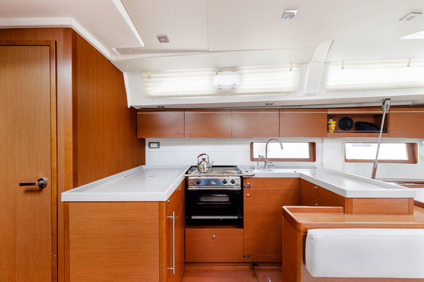 Beneteau OCEANIS 51.1 Viennastar | A/C, Gen, Water maker, 12 pax