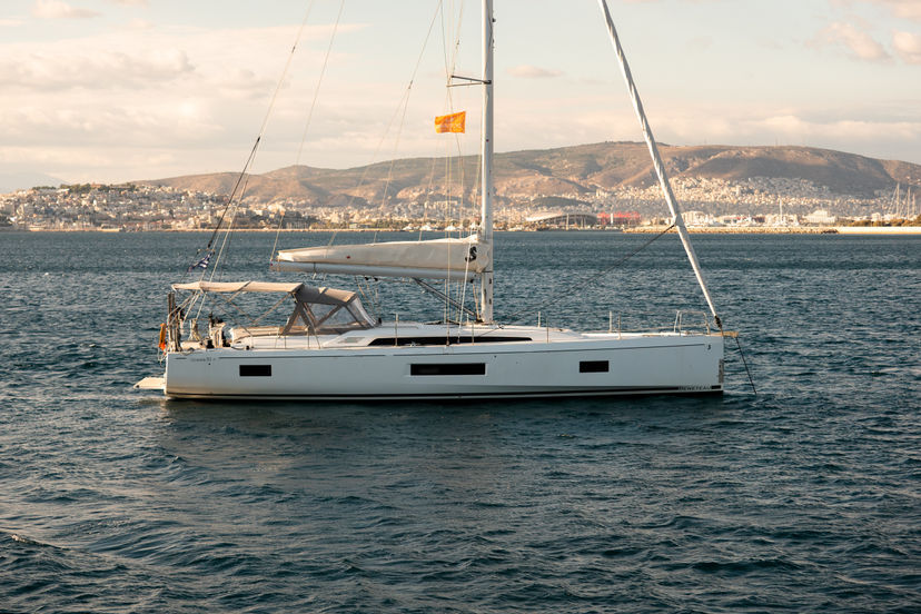 Beneteau OCEANIS 51.1 Viennastar | A/C, Gen, Water maker, 12 pax