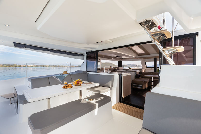 Fountaine Pajot 45 Vienna Pearl | A/C, Gen, Water-maker, 12 pax