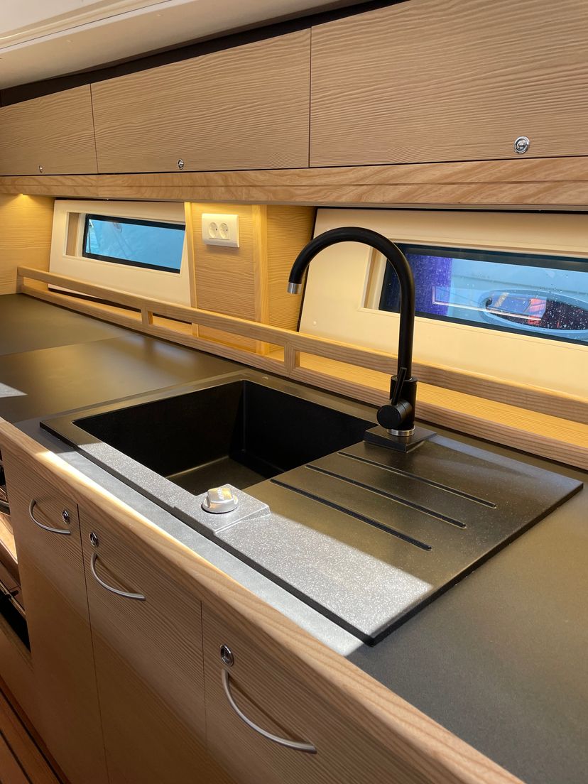 D&D Yachts 54 LUPELA