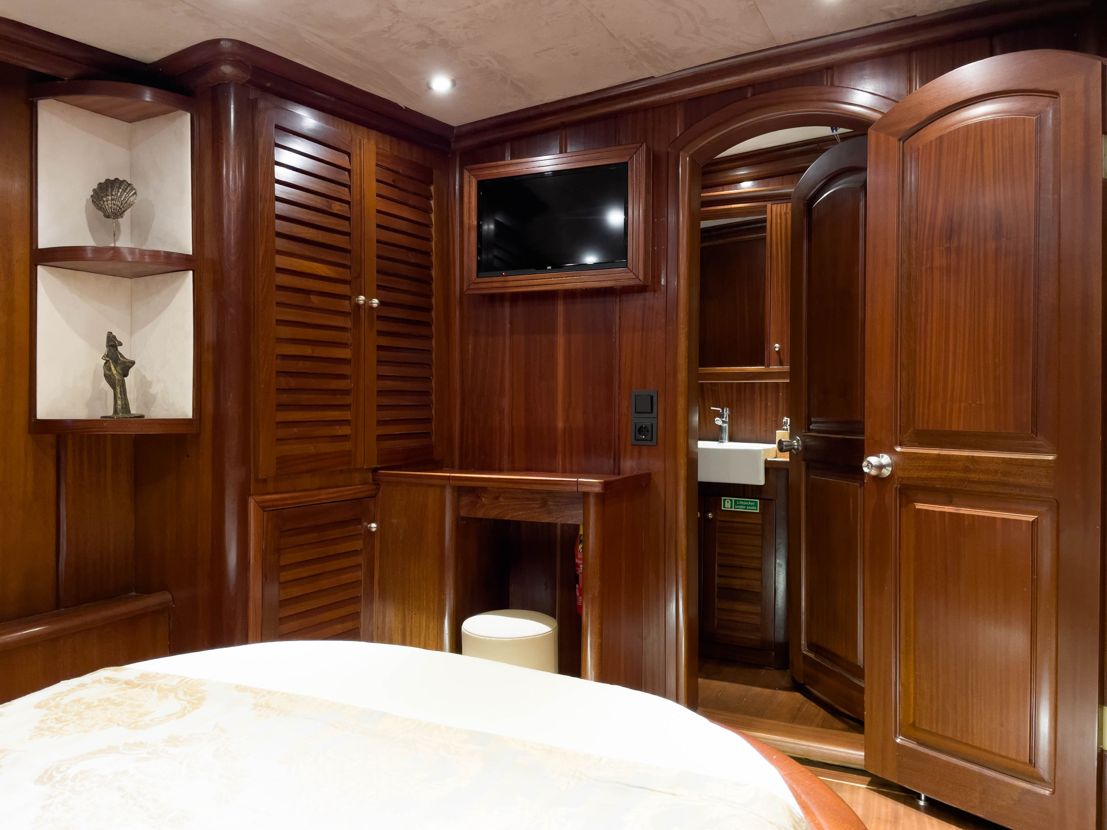 Double Cabin