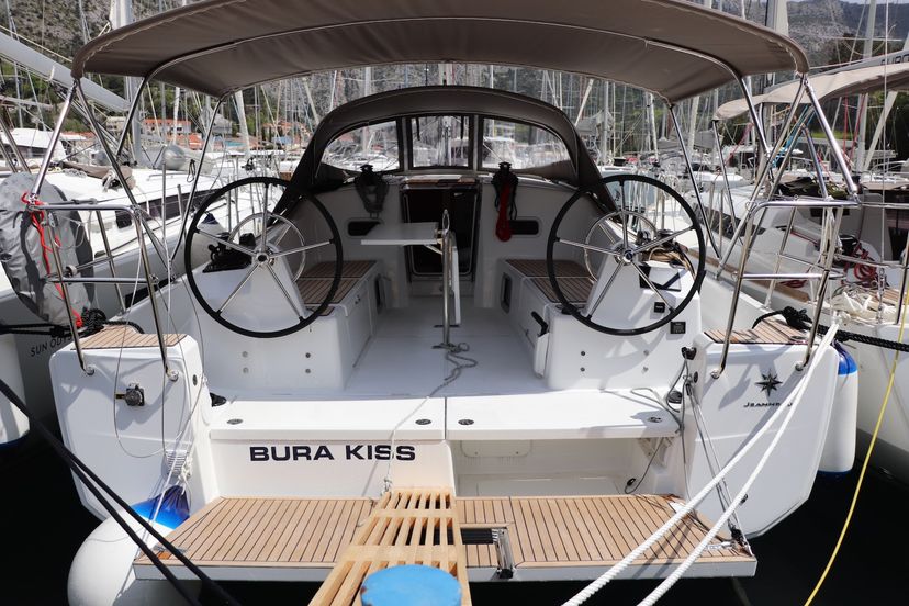 Jeanneau 38 Bura Kiss