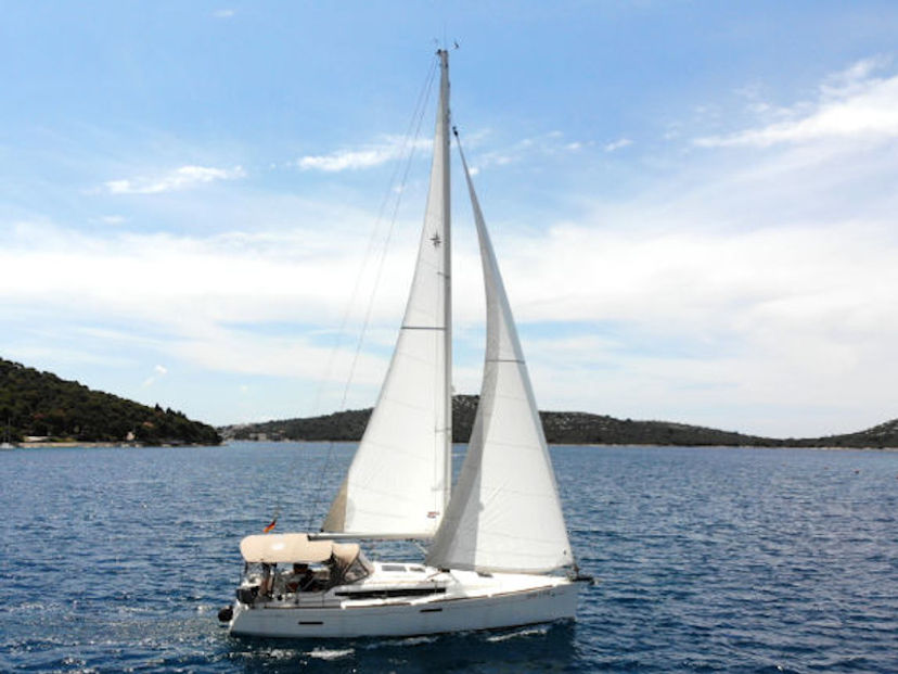 Jeanneau 38 Amadeus