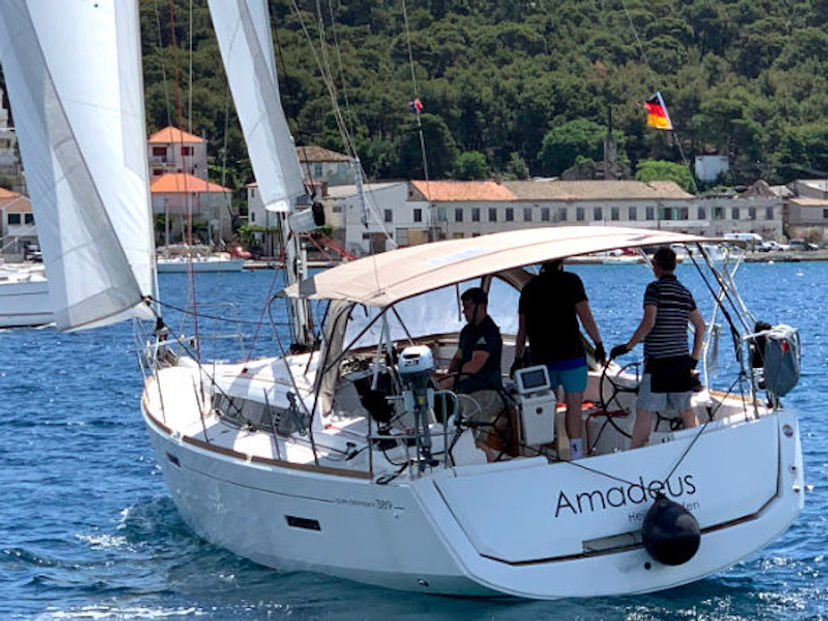 Jeanneau 38 Amadeus