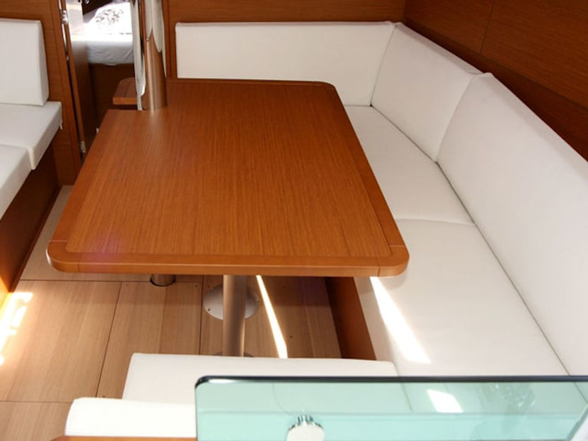 Jeanneau 38 Amadeus