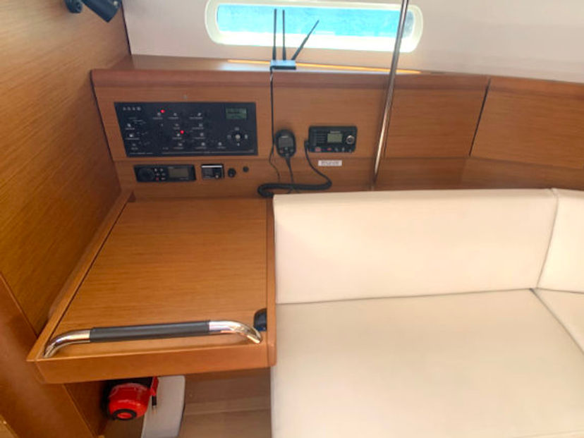 Jeanneau 38 Amadeus