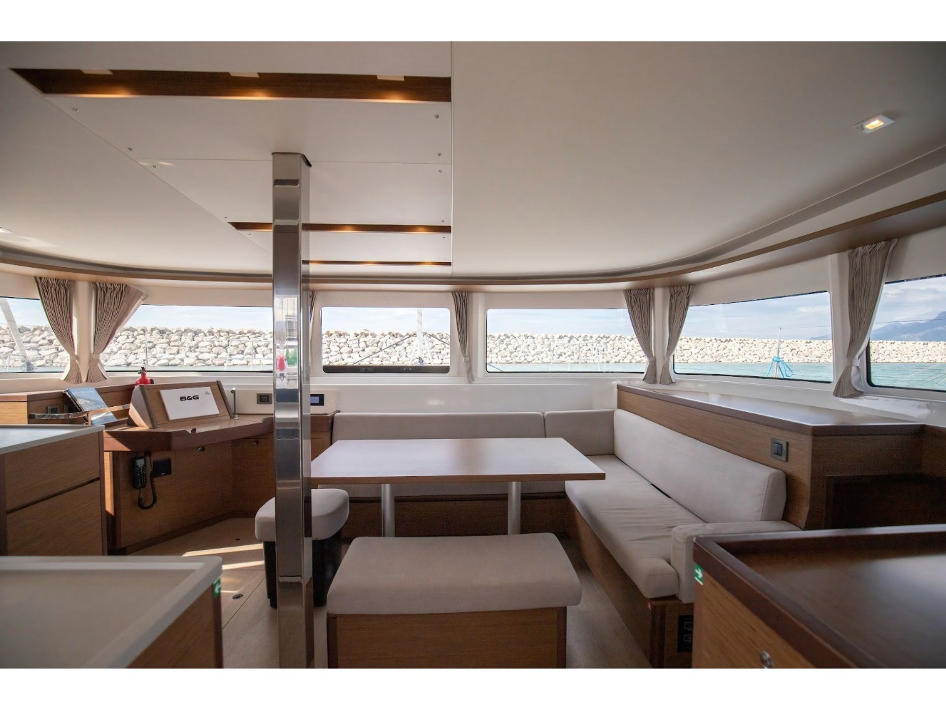 30376901460100129_L46_dinette.jpg