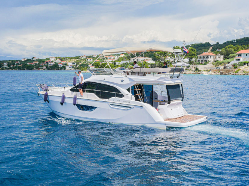 Sessa Marine 47 Star Dust