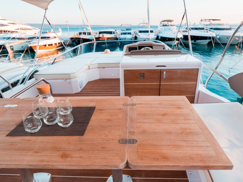Sessa Marine 47 Star Dust