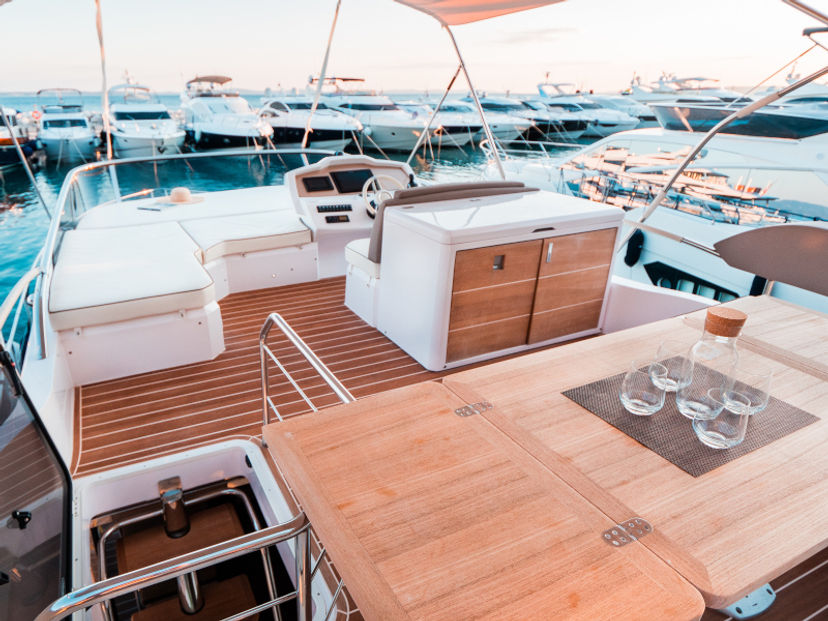 Sessa Marine 47 Star Dust