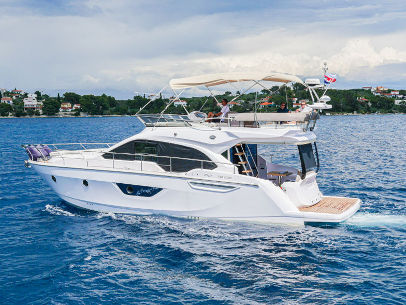 Sessa Marine 47 Star Dust