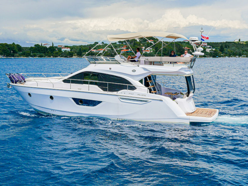 Sessa Marine 47 Star Dust