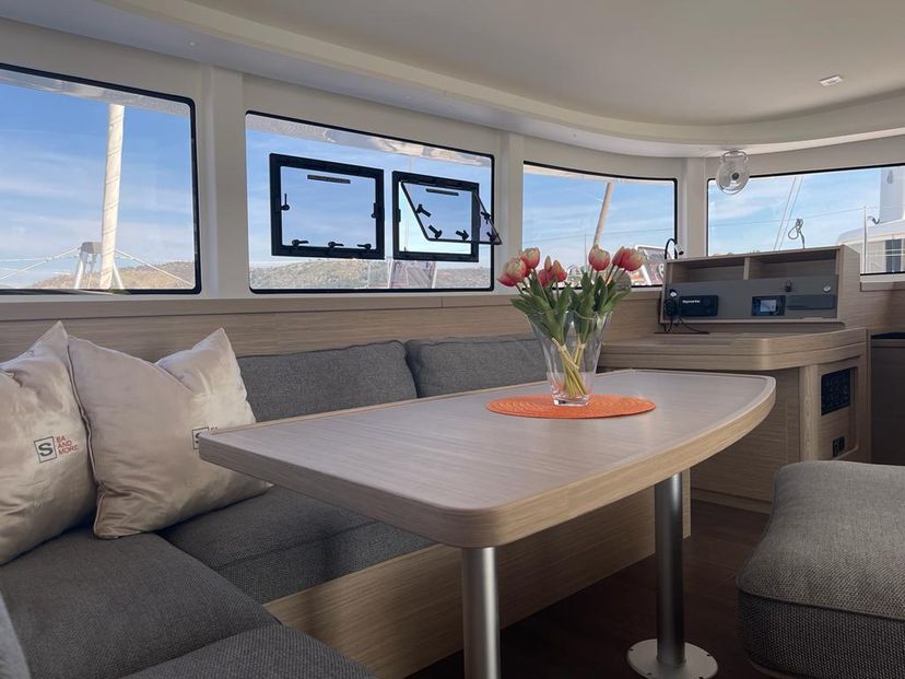 Lagoon 42 Sailing Breeze