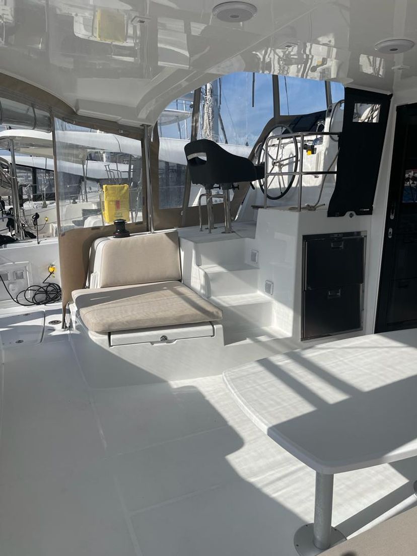 Lagoon 42 Sailing Breeze