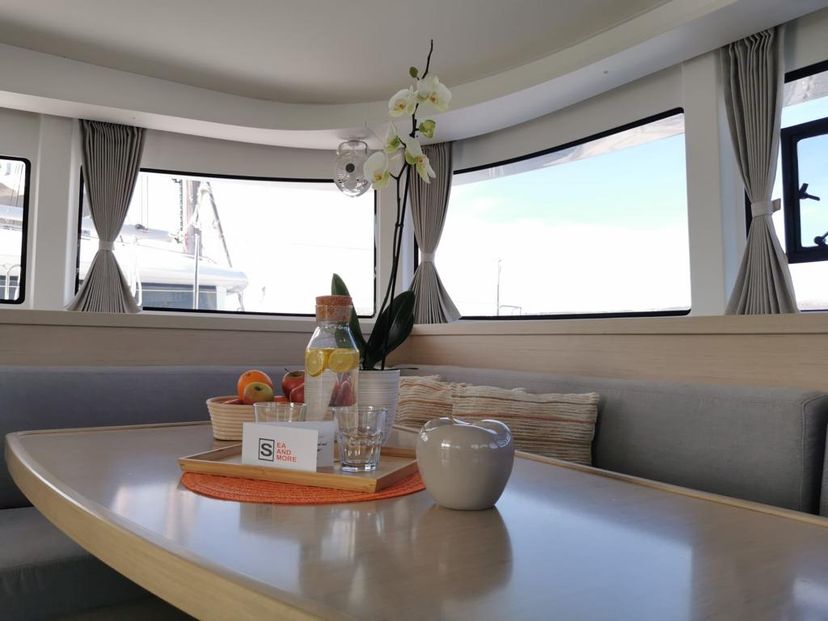 Lagoon 42 Sailing Breeze