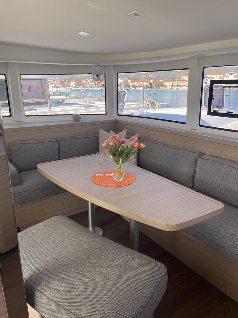 Lagoon 42 Sailing Breeze