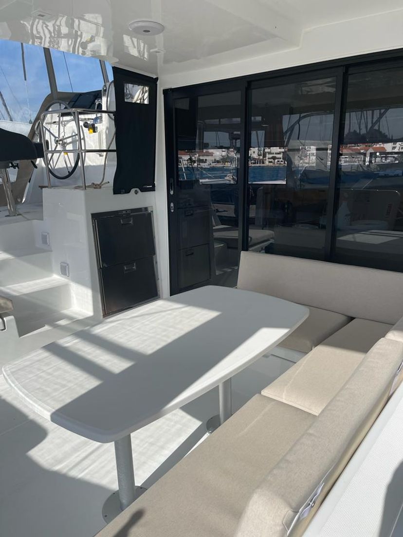Lagoon 42 Sailing Breeze