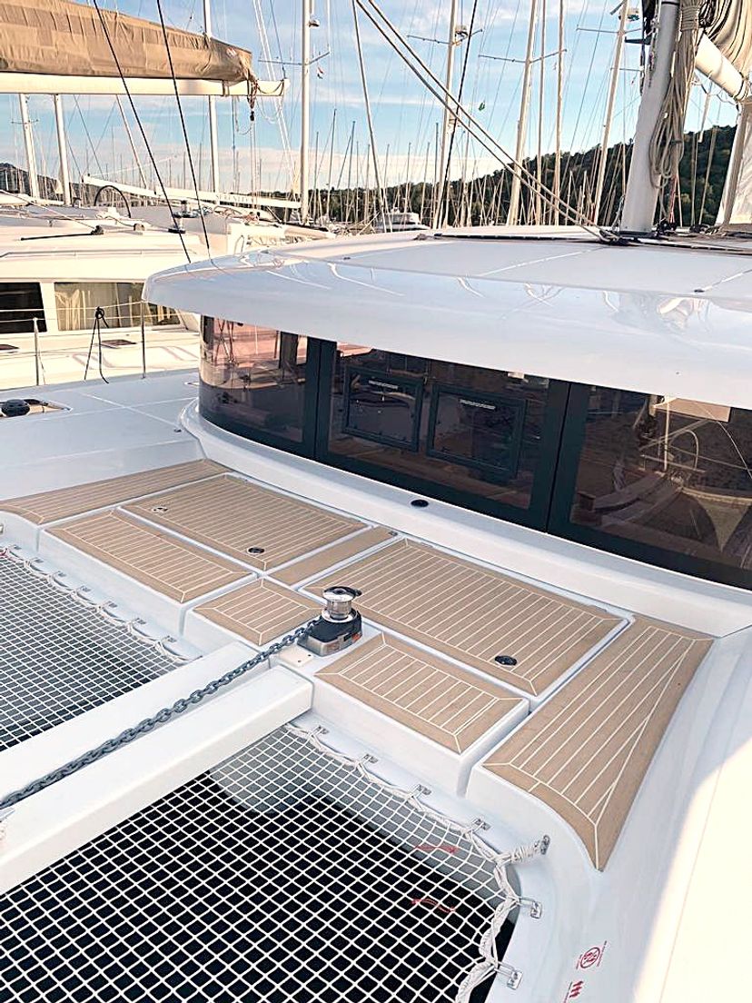 Lagoon 42 Sailing Breeze