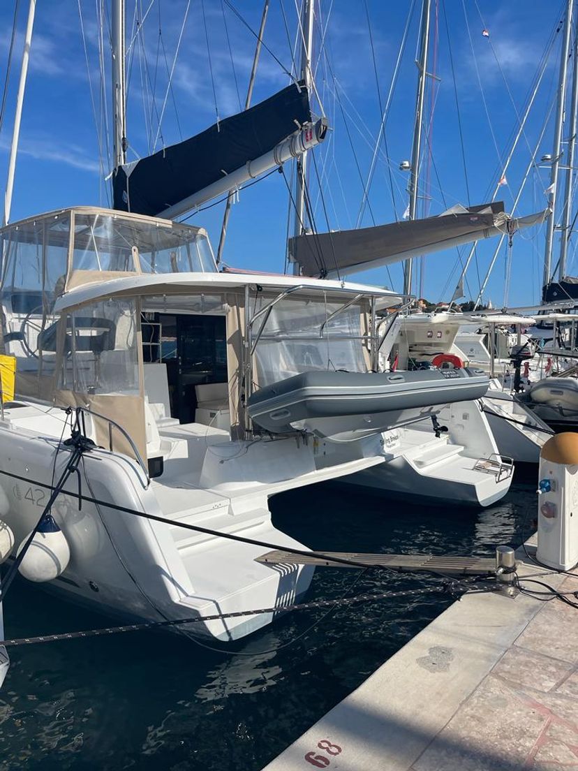 Lagoon 42 Sailing Breeze