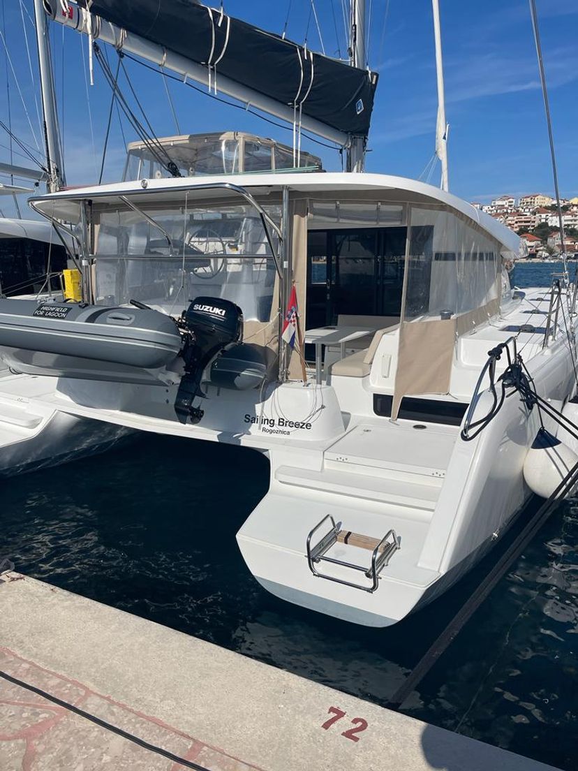 Lagoon 42 Sailing Breeze