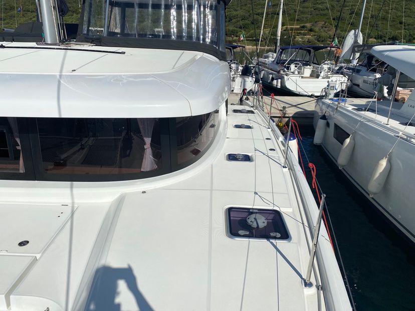 Lagoon 42 Diadema (A/C, WM, Generator, Inverter)