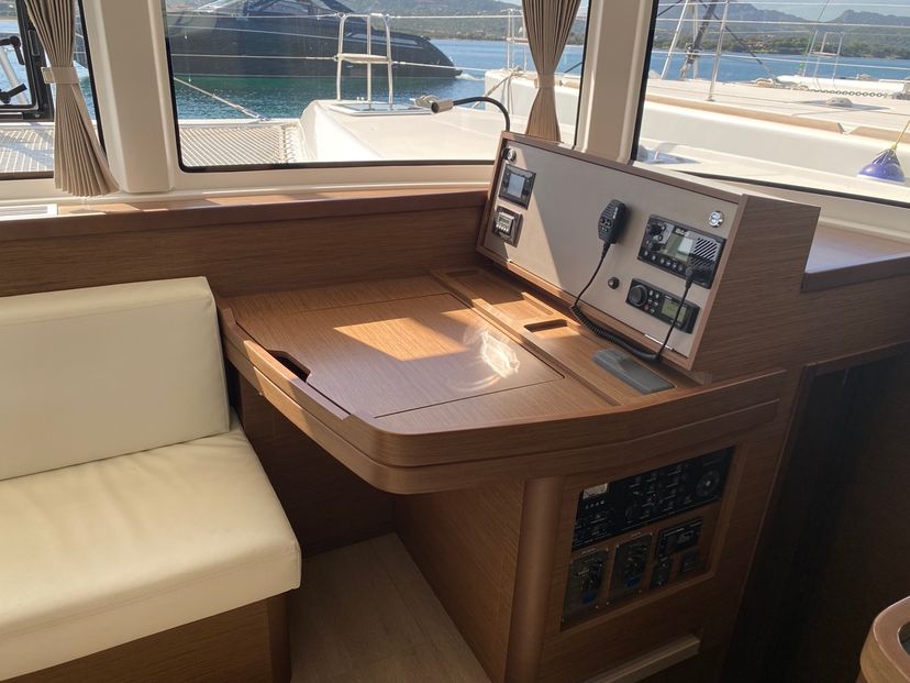 Lagoon 42 Diadema (A/C, WM, Generator, Inverter)