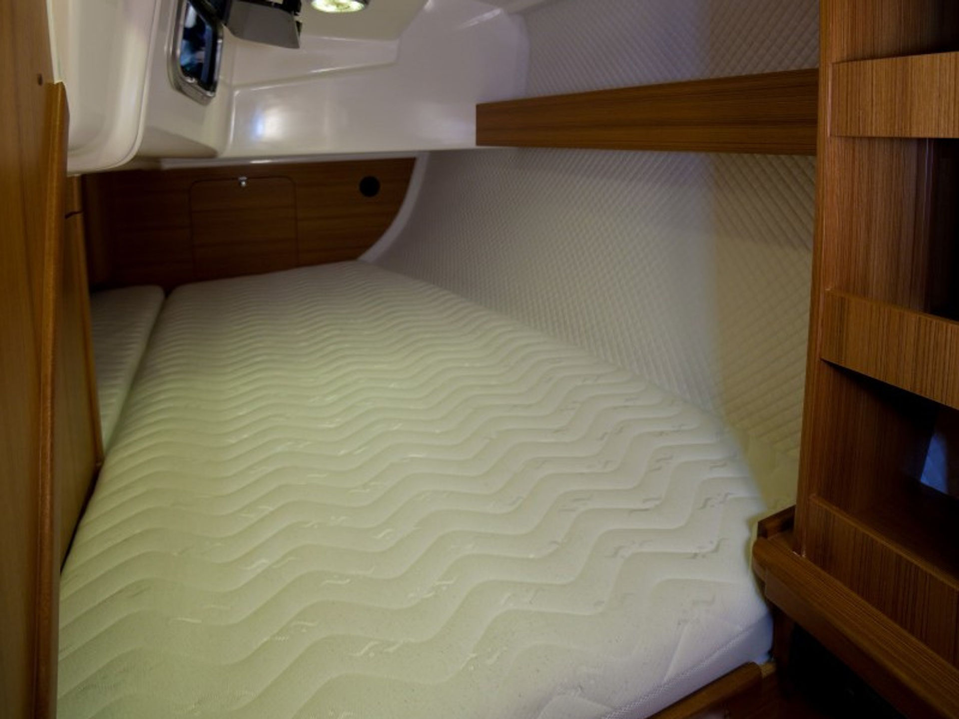 3225211030000102674_Maxus_33.1_Exclusive-int5.jpg