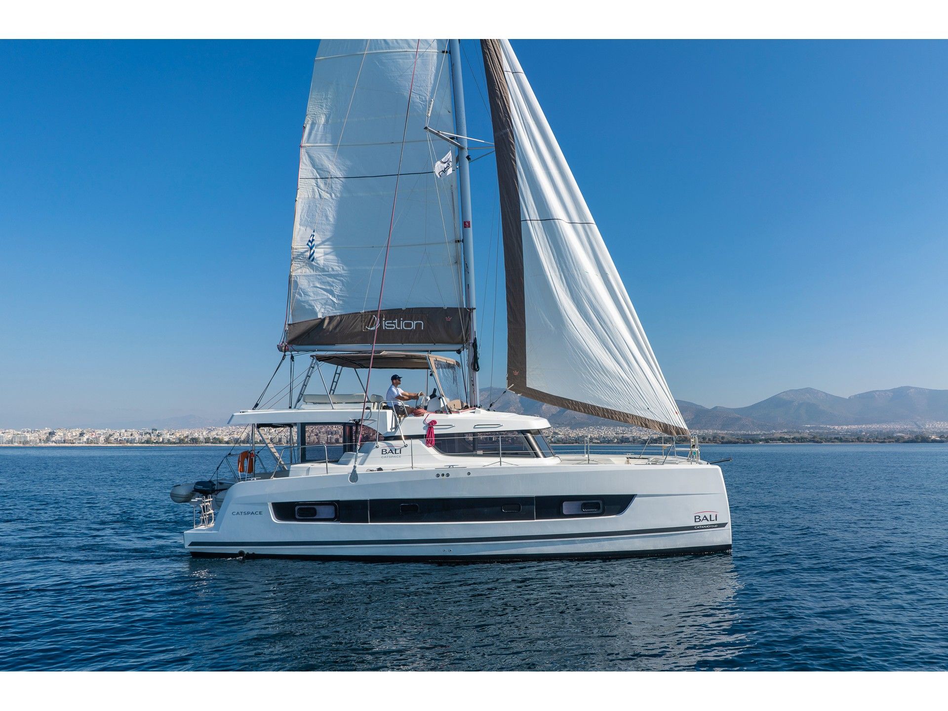 32278531496801909__DSC8286_Duende_Bali_Catspace_Istion_Yachting_L.jpg