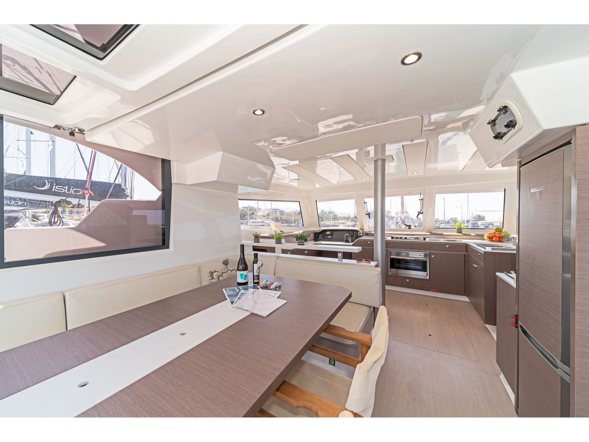 32278551496801909__DSC8919_Duende_Bali_Catspace_Istion_Yachting_L.jpg