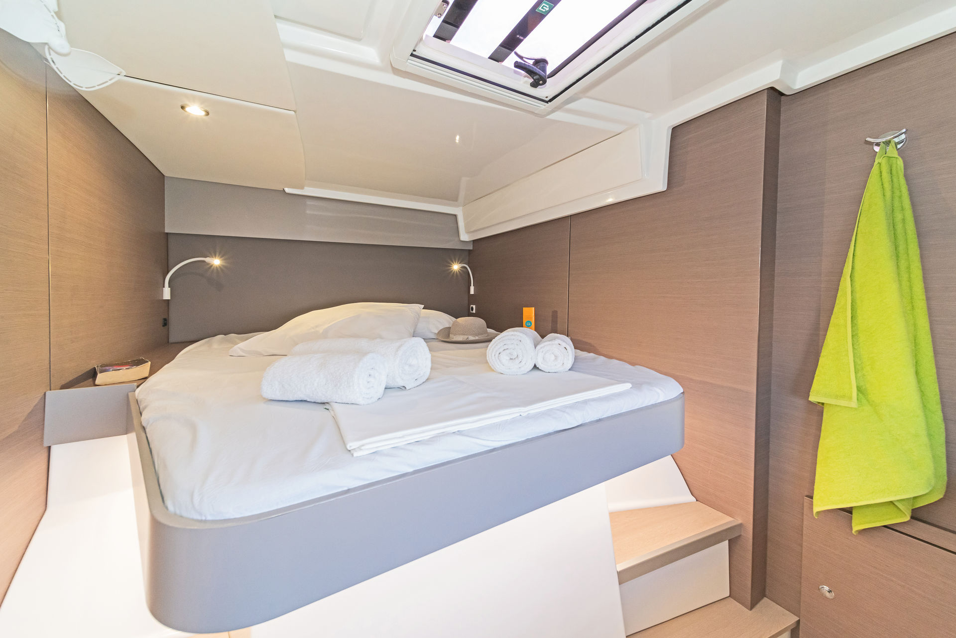 32278621496801909__DSC8732_Duende_Bali_Catspace_Istion_Yachting_L.jpg